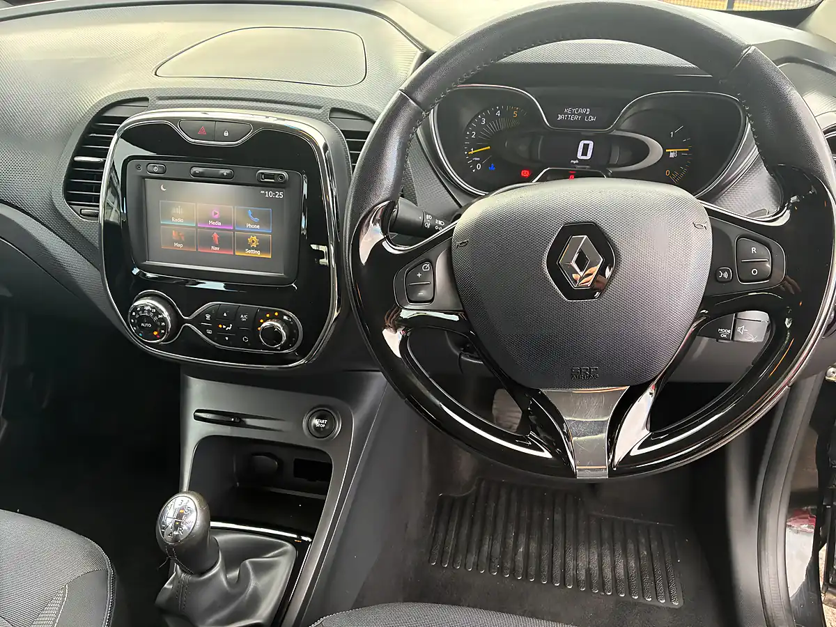 Used 2015 Renault Captur Dynamique Nav Black - Interior and Exterior details 13