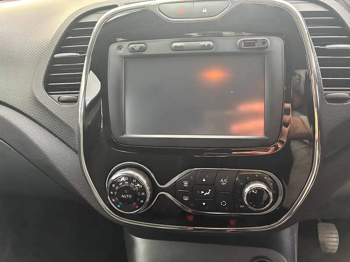 Used 2015 Renault Captur Dynamique Nav Black - Interior and Exterior details 15