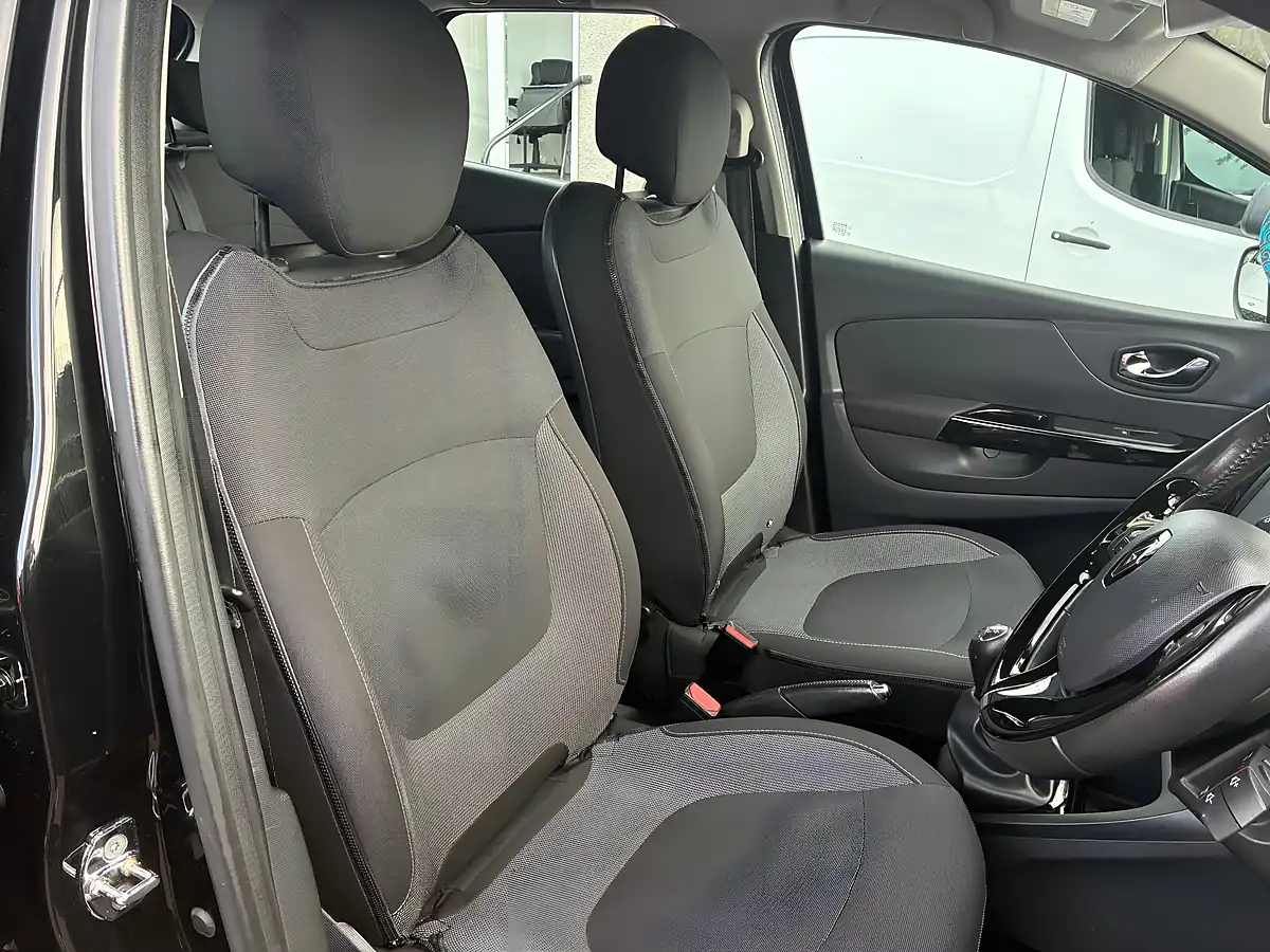 Used 2015 Renault Captur Dynamique Nav Black - Interior and Exterior details 16