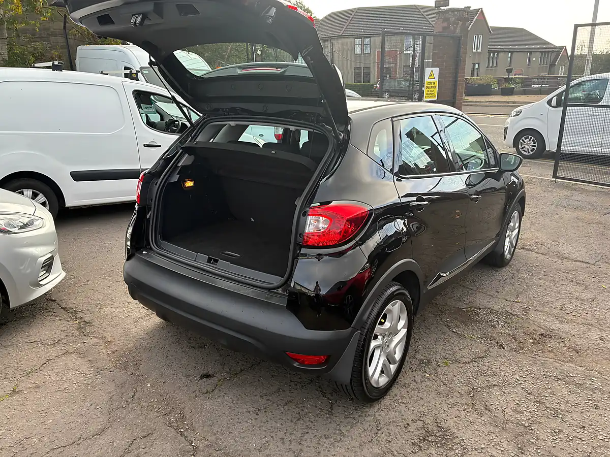 Used 2015 Renault Captur Dynamique Nav Black - Interior and Exterior details 17