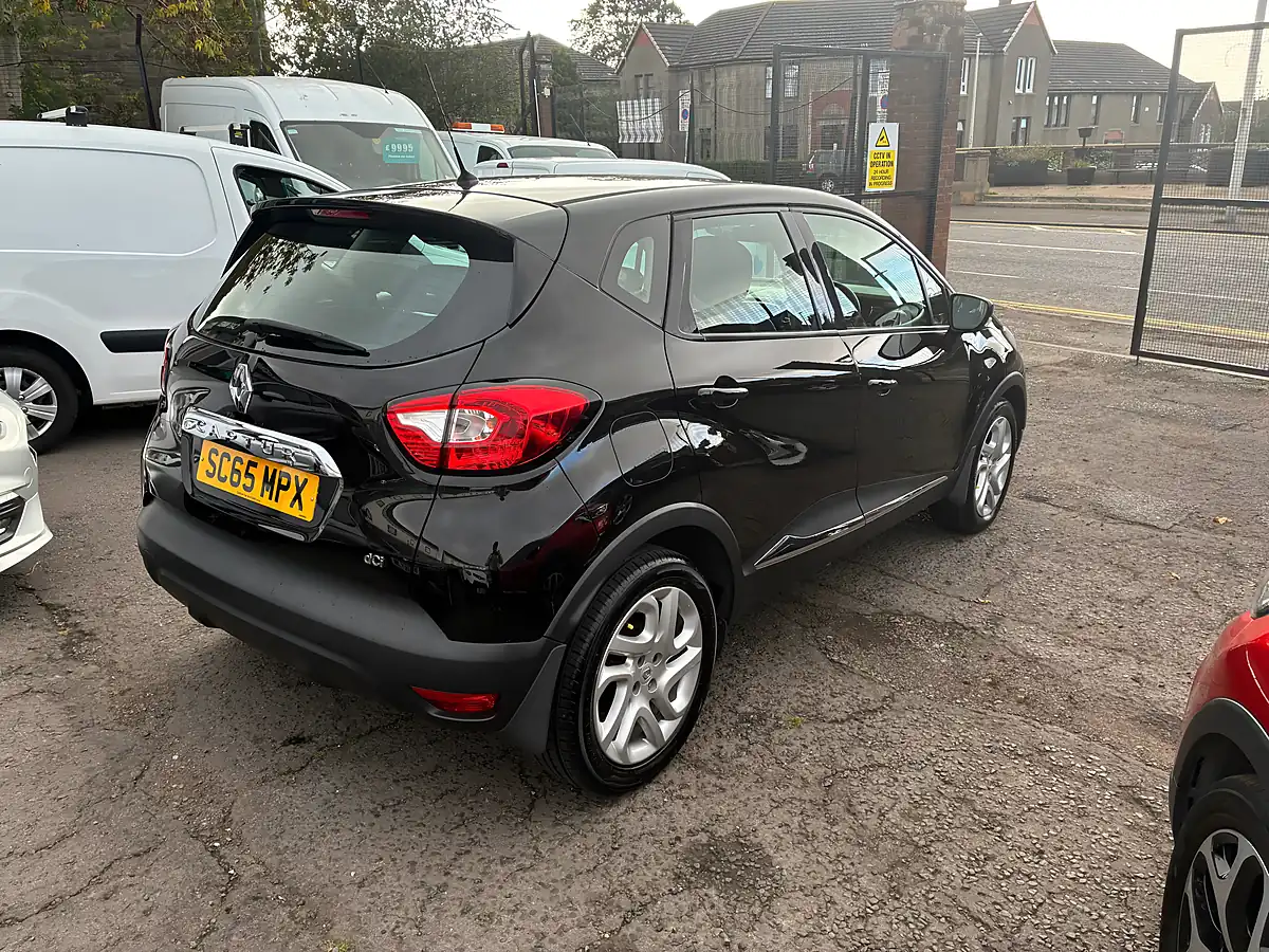 Used 2015 Renault Captur Dynamique Nav Black - Interior and Exterior details 3