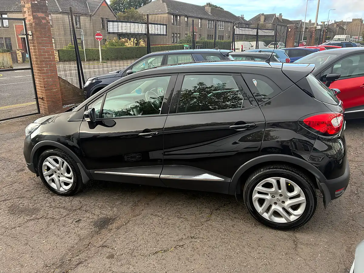 Used 2015 Renault Captur Dynamique Nav Black - Interior and Exterior details 6