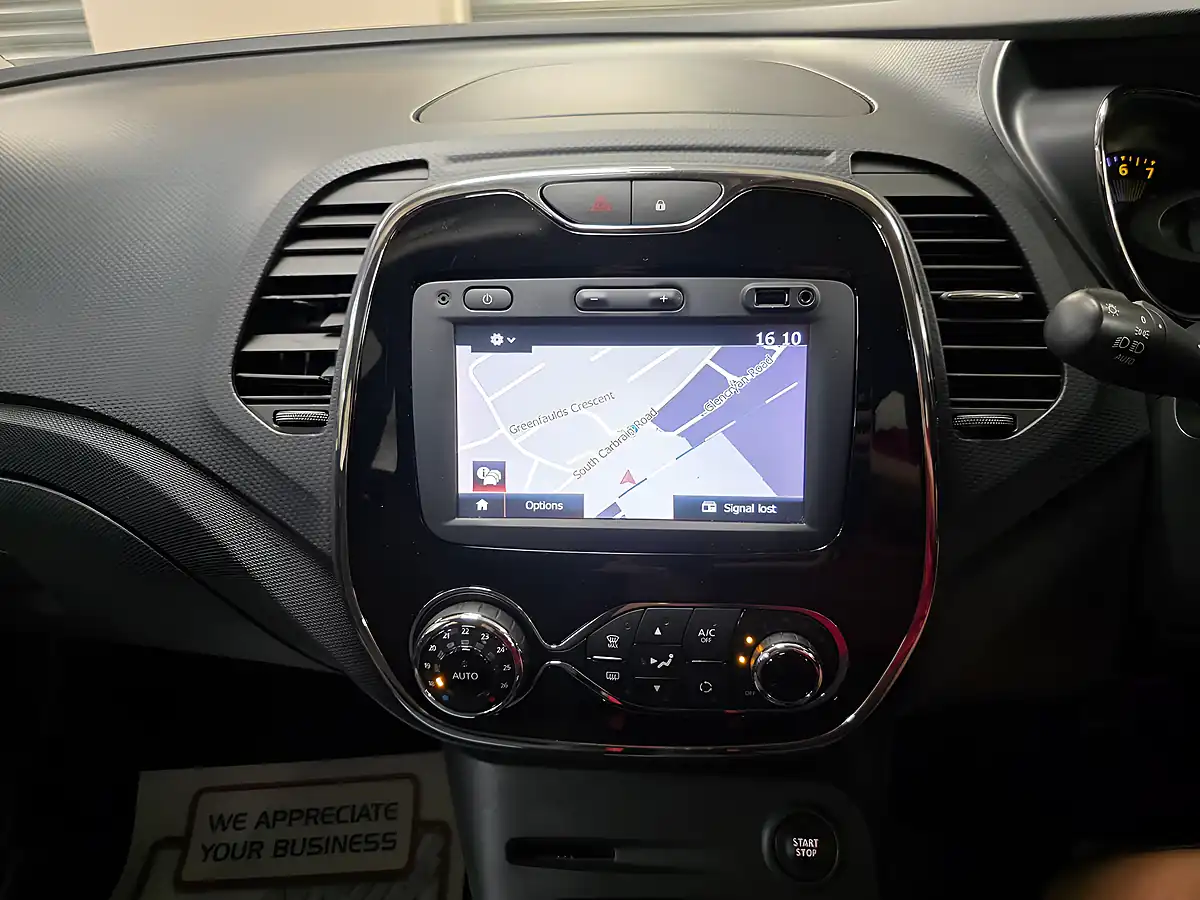Used 2015 Renault Captur Dynamique Nav Black - Interior and Exterior details 10