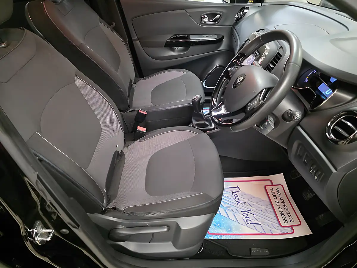Used 2015 Renault Captur Dynamique Nav Black - Interior and Exterior details 11