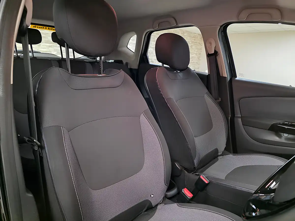 Used 2015 Renault Captur Dynamique Nav Black - Interior and Exterior details 12