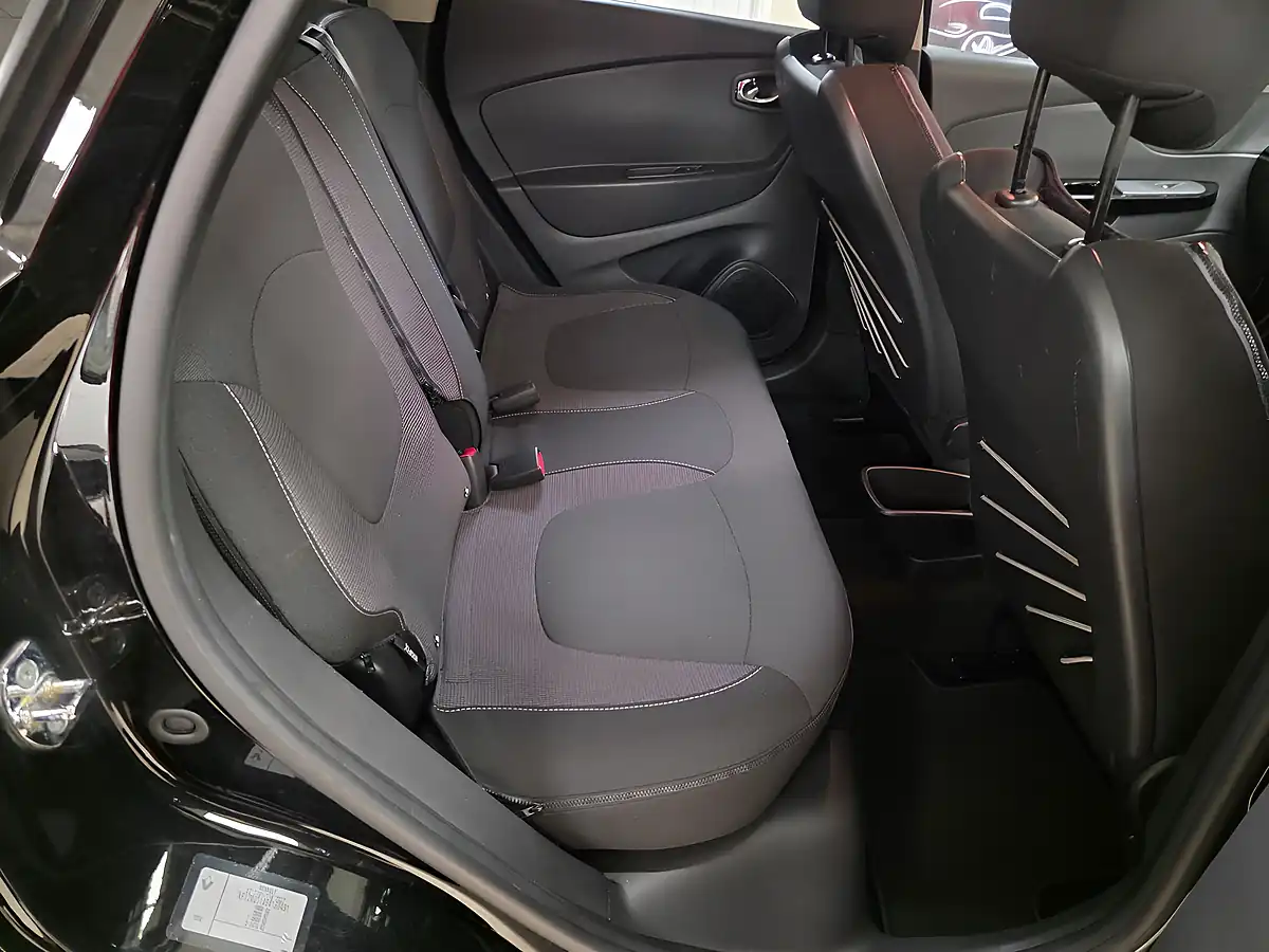 Used 2015 Renault Captur Dynamique Nav Black - Interior and Exterior details 13