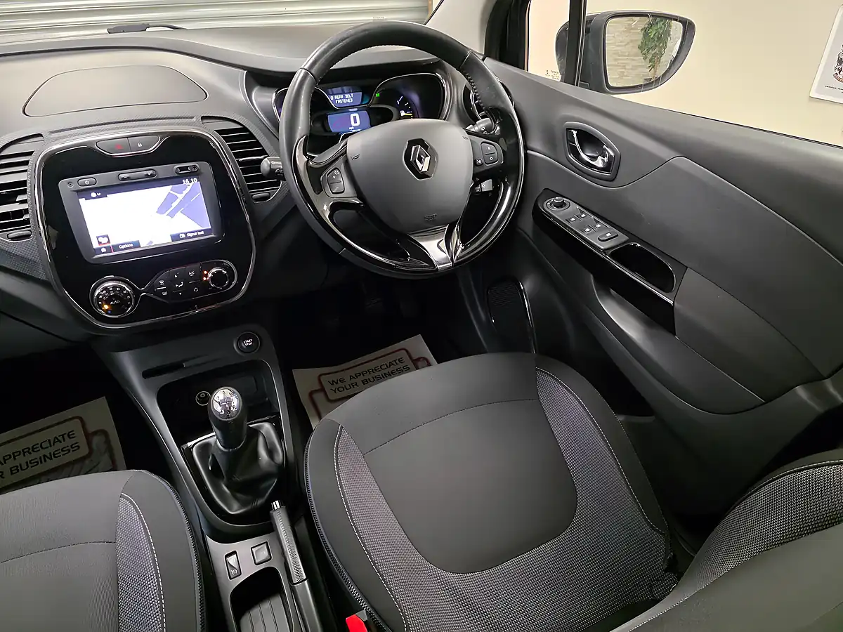 Used 2015 Renault Captur Dynamique Nav Black - Interior and Exterior details 14