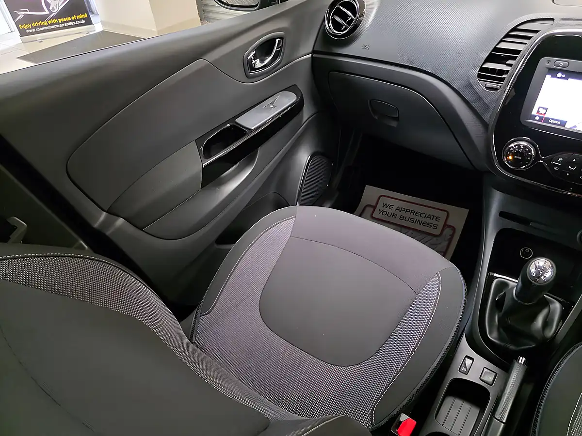 Used 2015 Renault Captur Dynamique Nav Black - Interior and Exterior details 15