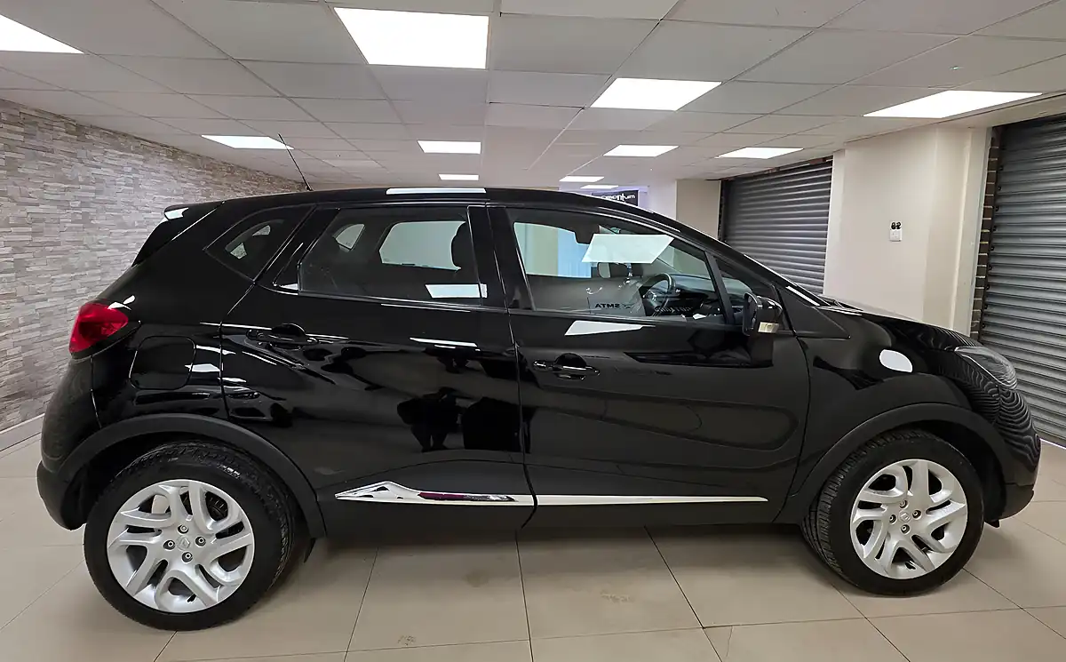 Used 2015 Renault Captur Dynamique Nav Black - Interior and Exterior details 17