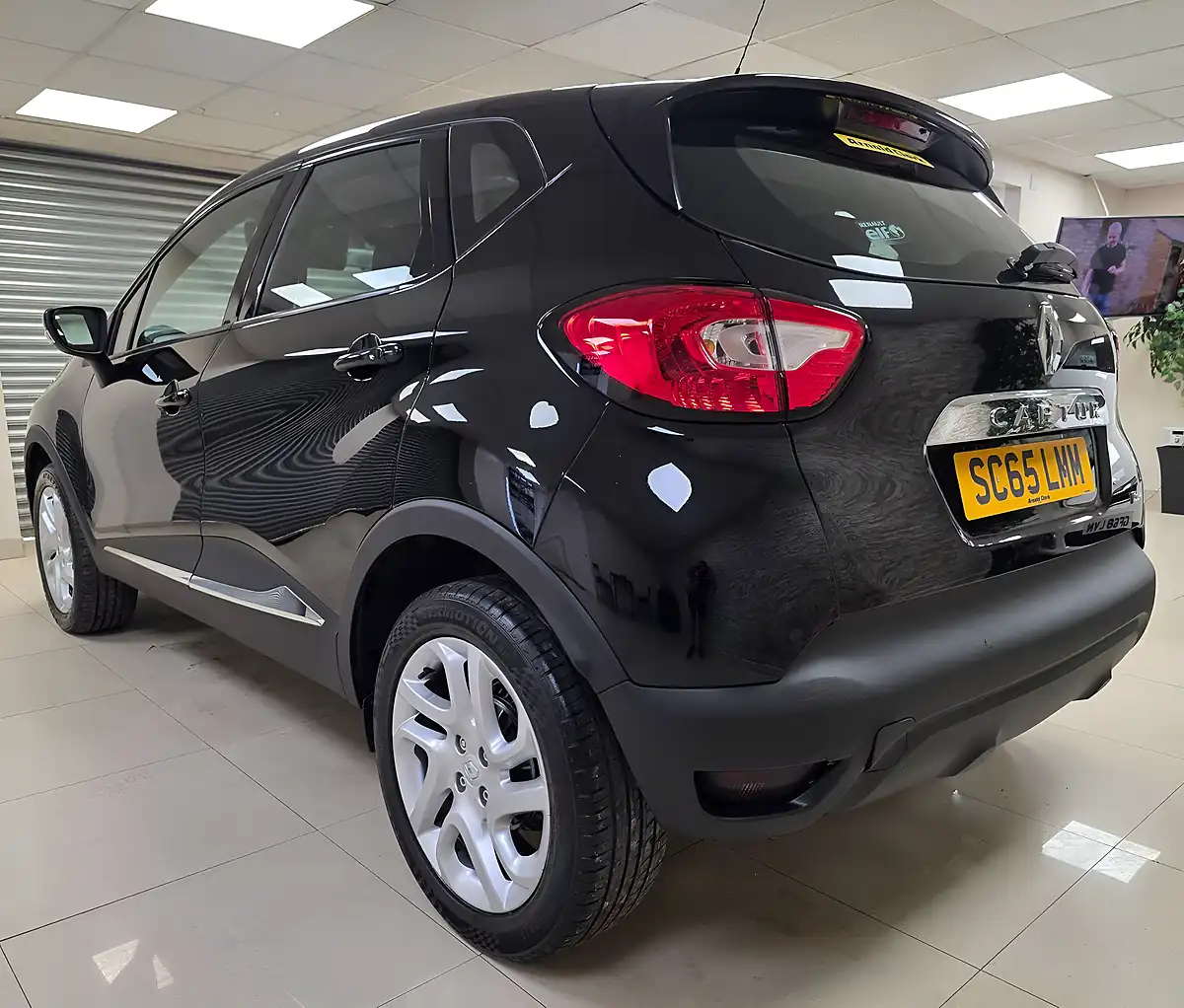 Used 2015 Renault Captur Dynamique Nav Black - Interior and Exterior details 3