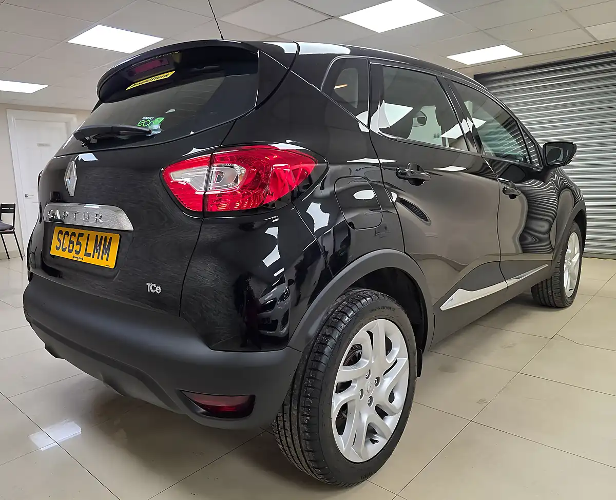 Used 2015 Renault Captur Dynamique Nav Black - Interior and Exterior details 4