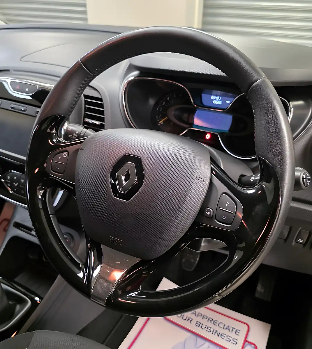 Used 2015 Renault Captur Dynamique Nav Black - Interior and Exterior details 6