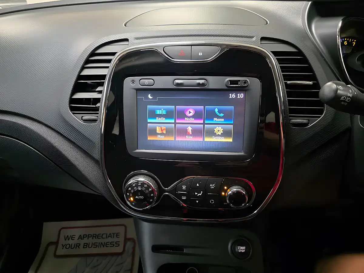 Used 2015 Renault Captur Dynamique Nav Black - Interior and Exterior details 8