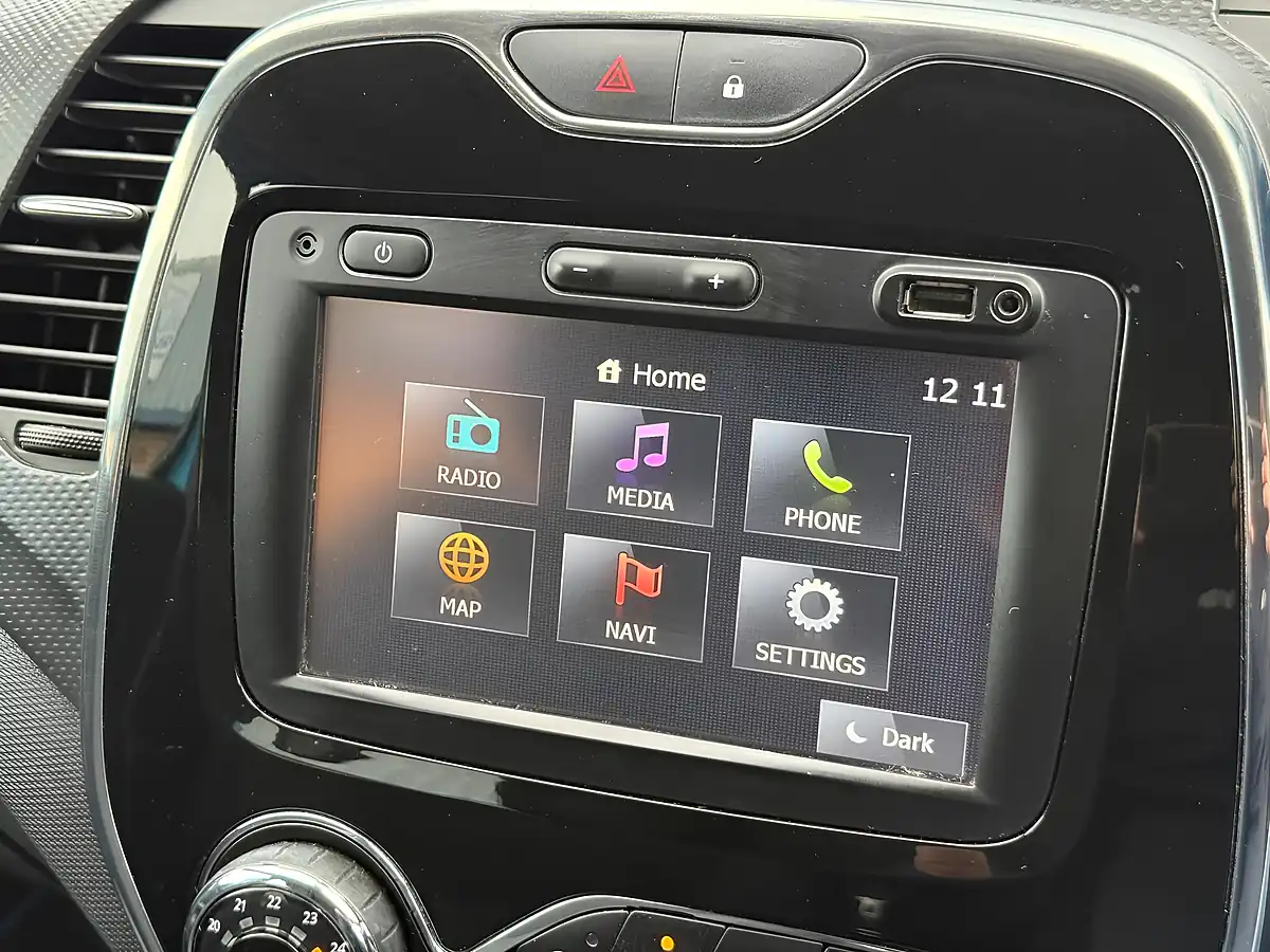 Used 2015 Renault Captur Dynamique Nav Blue - Interior and Exterior details 13