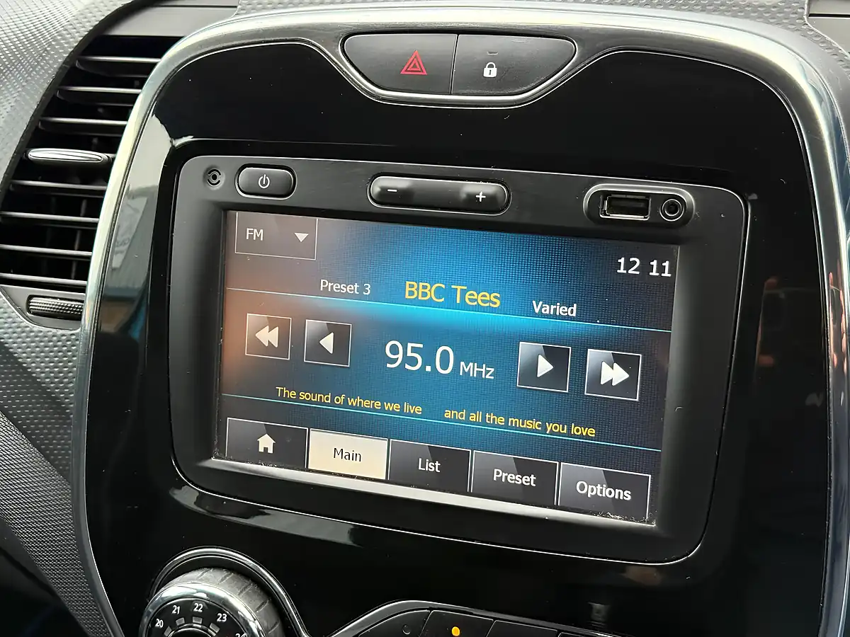 Used 2015 Renault Captur Dynamique Nav Blue - Interior and Exterior details 16