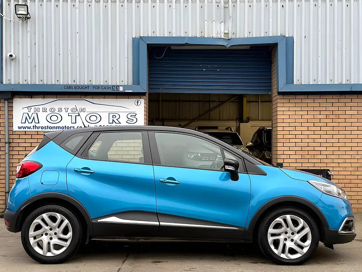 Used 2015 Renault Captur Dynamique Nav Blue - Interior and Exterior details 6