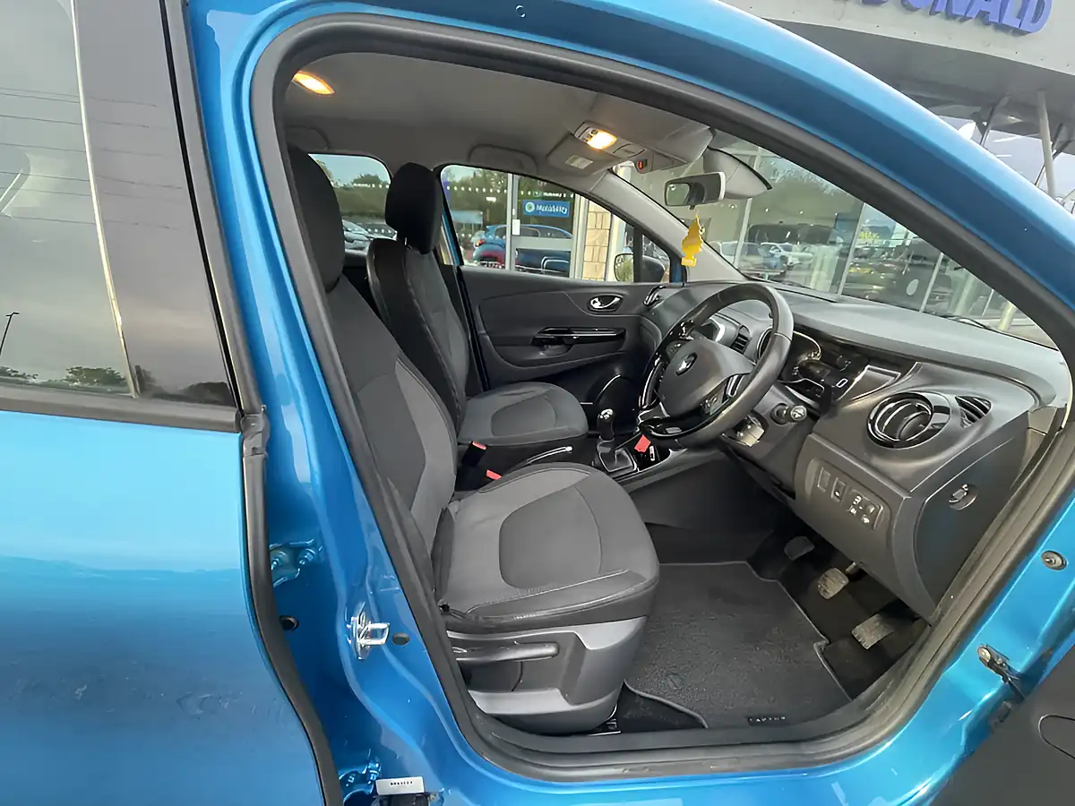 Used 2015 Renault Captur Dynamique Nav Blue - Interior and Exterior details 11