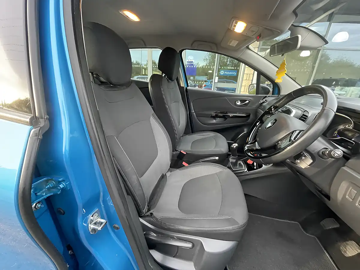 Used 2015 Renault Captur Dynamique Nav Blue - Interior and Exterior details 12