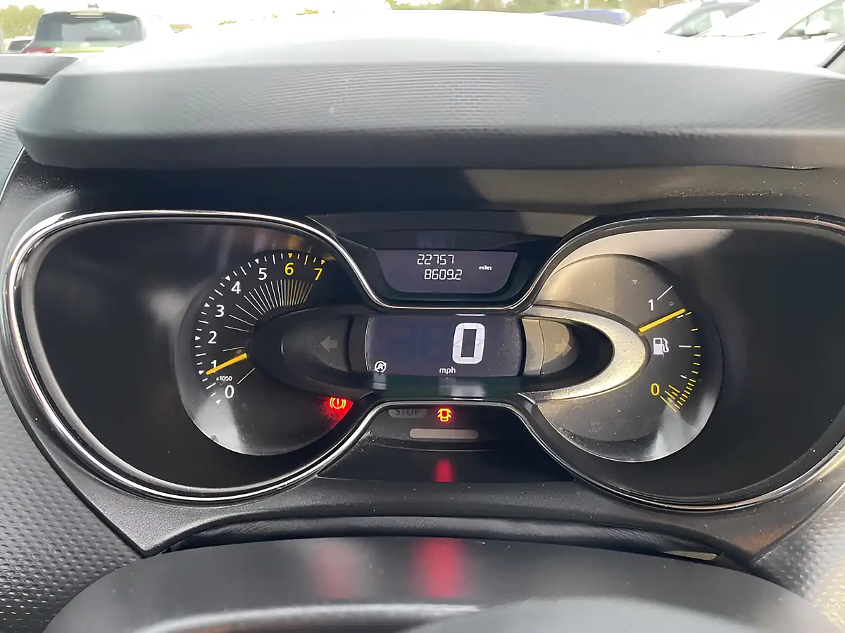 Used 2015 Renault Captur Dynamique Nav Blue - Interior and Exterior details 16