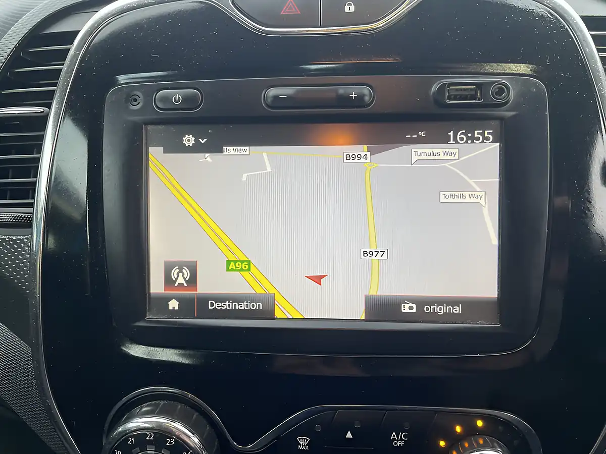 Used 2015 Renault Captur Dynamique Nav Blue - Interior and Exterior details 18