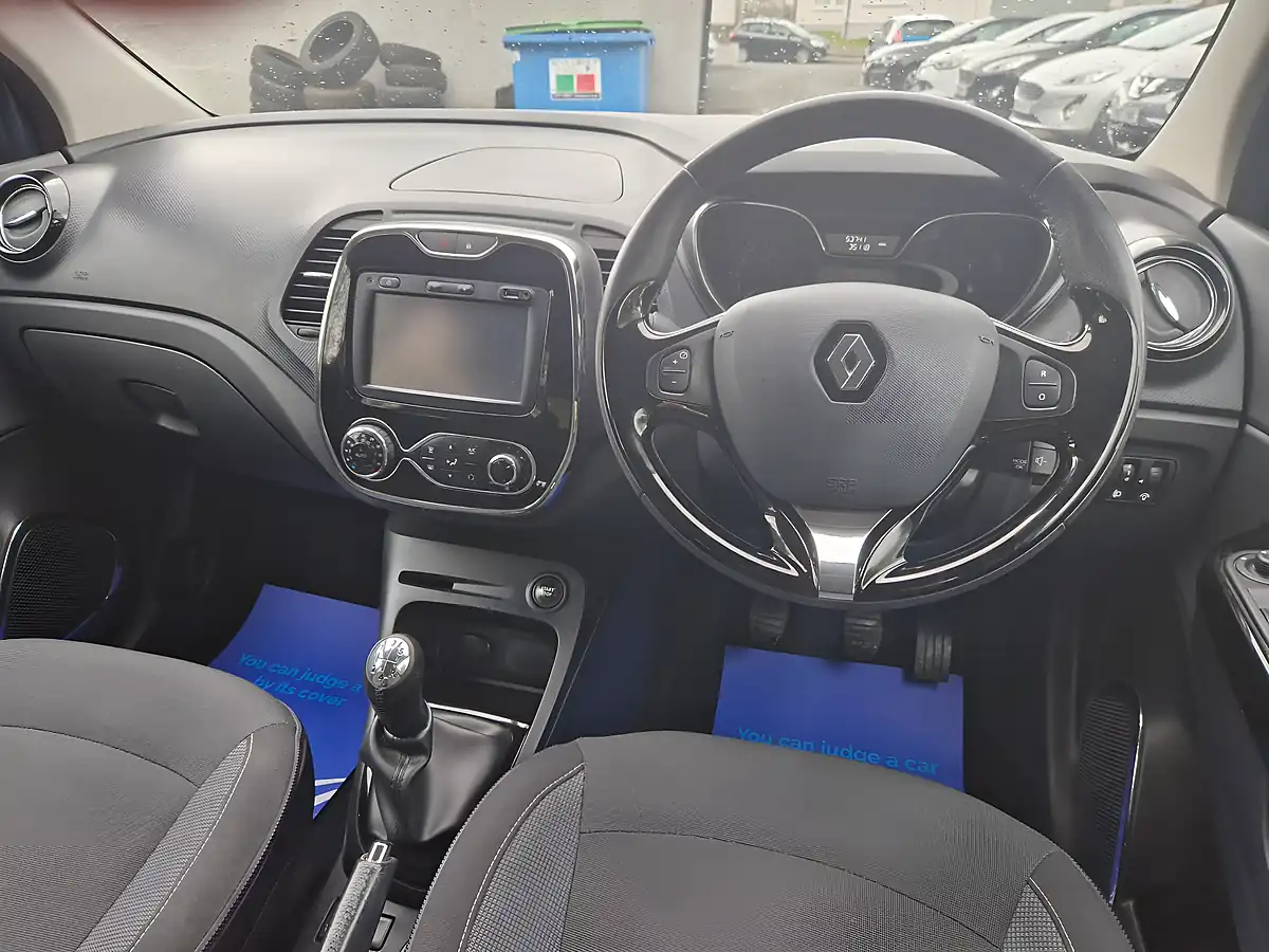 Used 2015 Renault Captur Dynamique Nav Blue - Interior and Exterior details 11