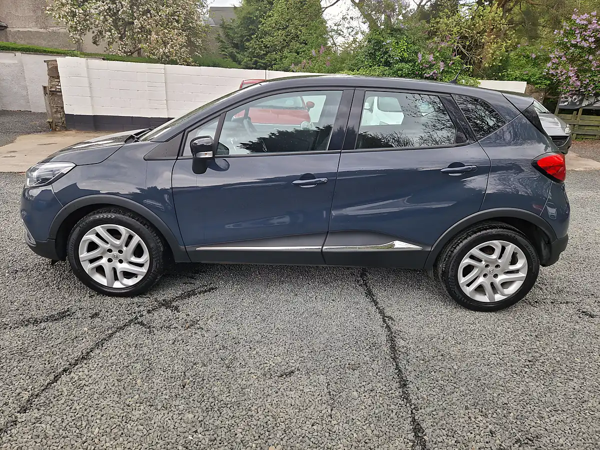 Used 2015 Renault Captur Dynamique Nav Blue - Interior and Exterior details 4