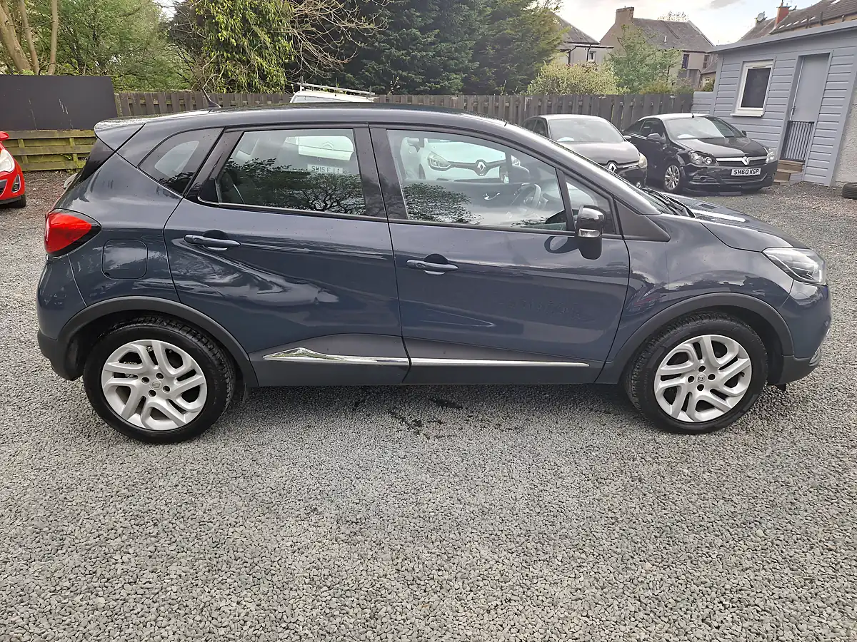 Used 2015 Renault Captur Dynamique Nav Blue - Interior and Exterior details 8
