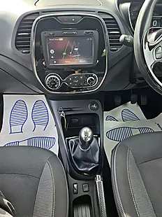 Used 2015 Renault Captur Dynamique Nav Silver - Interior and Exterior details 11