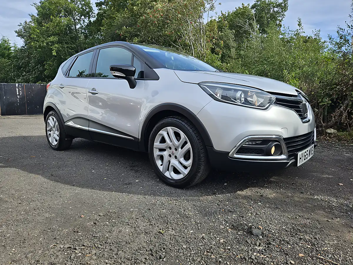 Used 2015 Renault Captur Dynamique Nav Silver - Interior and Exterior details 17