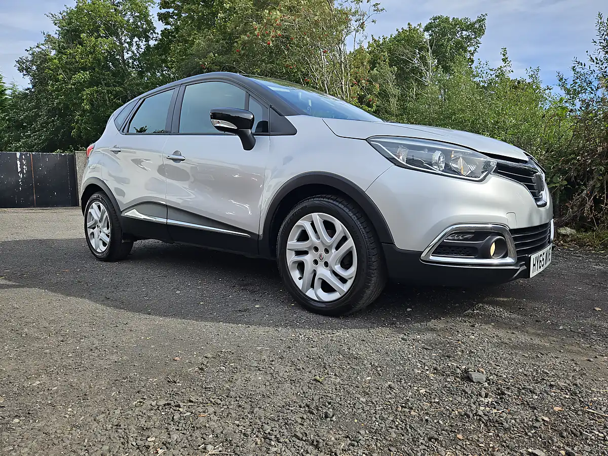 Used 2015 Renault Captur Dynamique Nav Silver - Interior and Exterior details 18