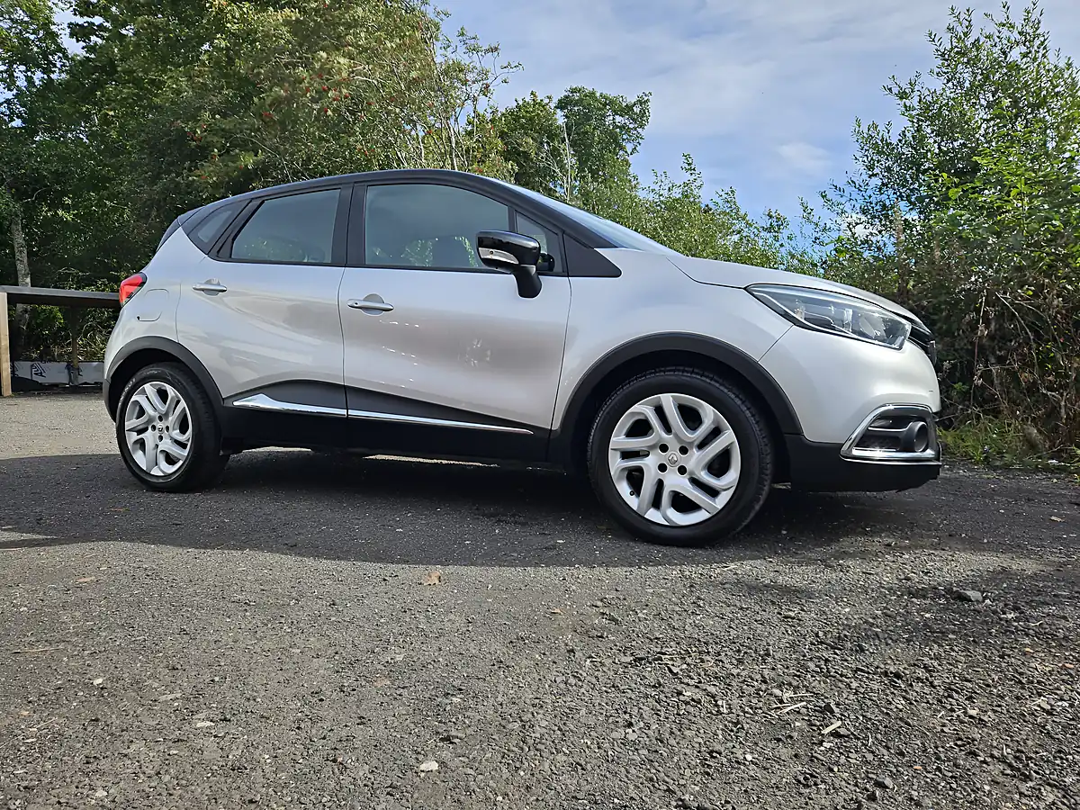 Used 2015 Renault Captur Dynamique Nav Silver - Interior and Exterior details 3
