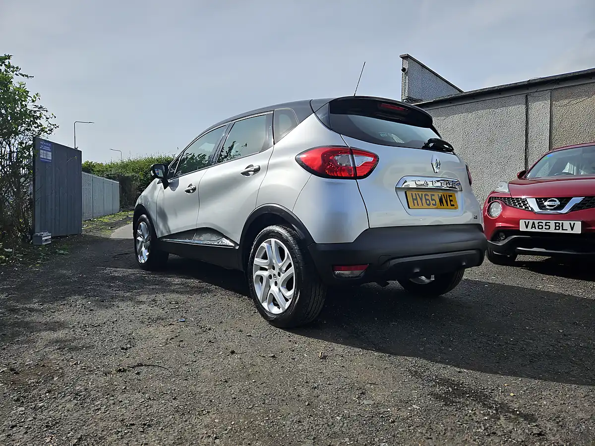 Used 2015 Renault Captur Dynamique Nav Silver - Interior and Exterior details 6