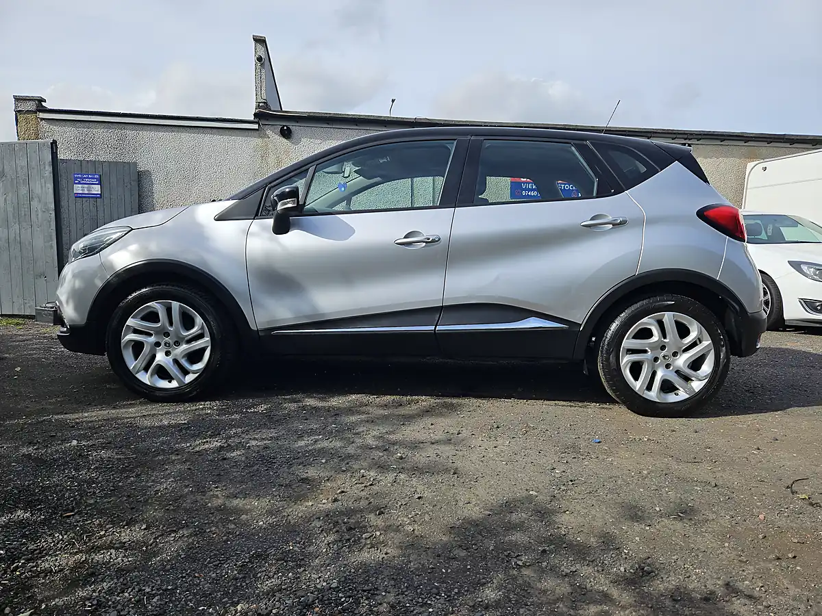 Used 2015 Renault Captur Dynamique Nav Silver - Interior and Exterior details 8