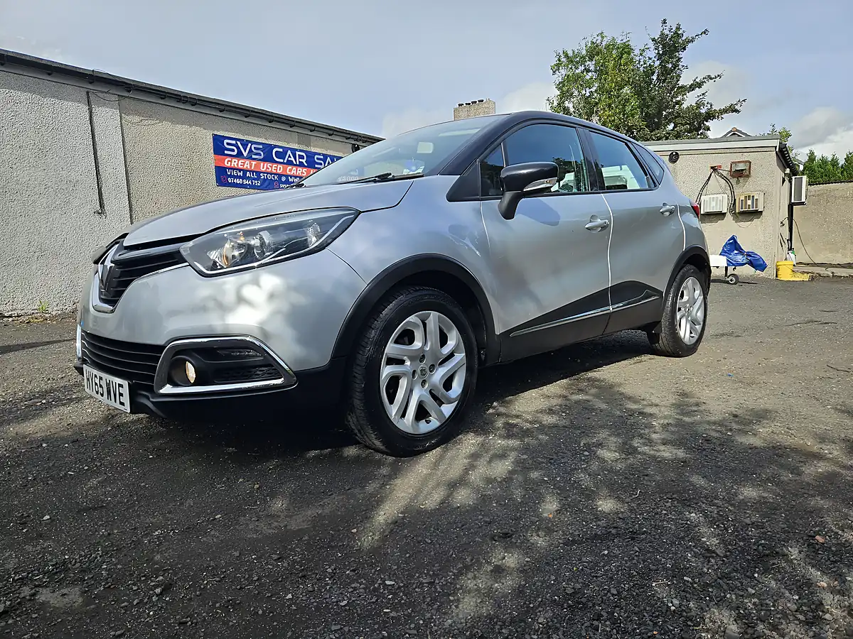 Used 2015 Renault Captur Dynamique Nav Silver - Interior and Exterior details 9