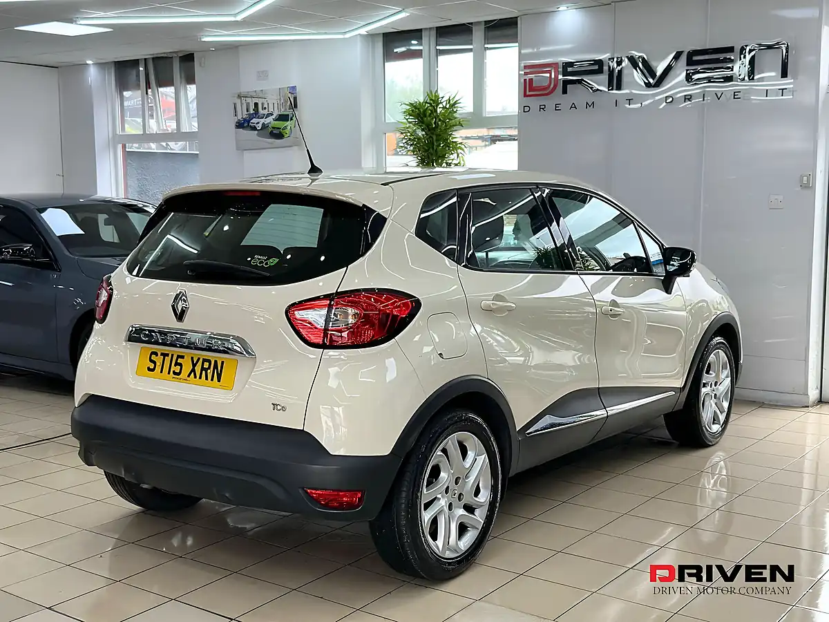 Used 2015 Renault Captur Dynamique Nav White - Interior and Exterior details 10