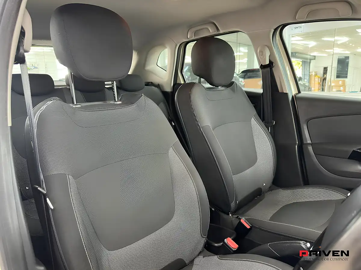 Used 2015 Renault Captur Dynamique Nav White - Interior and Exterior details 13
