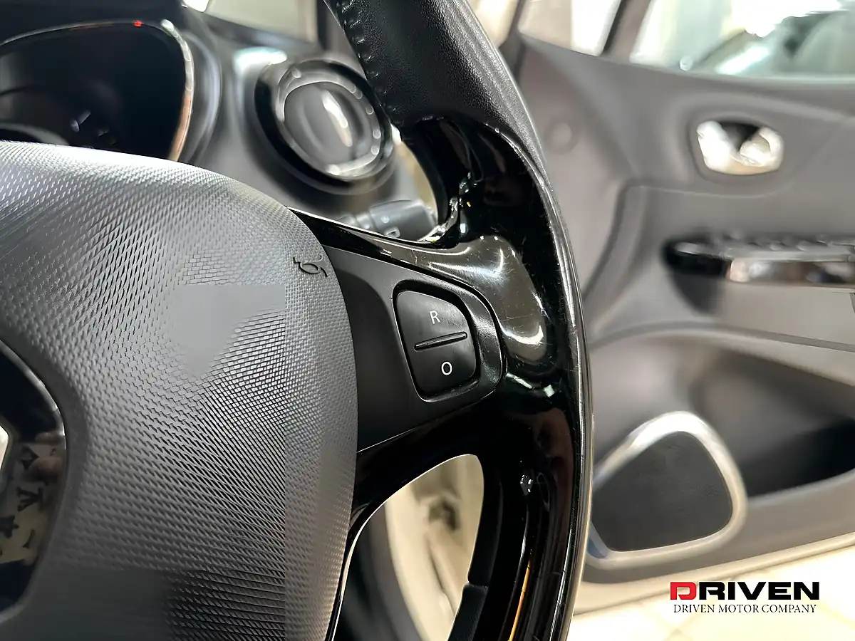Used 2015 Renault Captur Dynamique Nav White - Interior and Exterior details 15