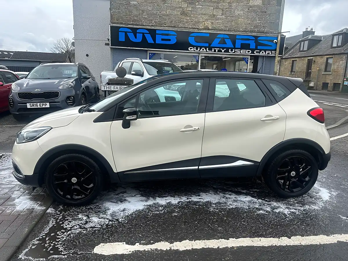 Used 2015 Renault Captur Dynamique Nav White - Front View
