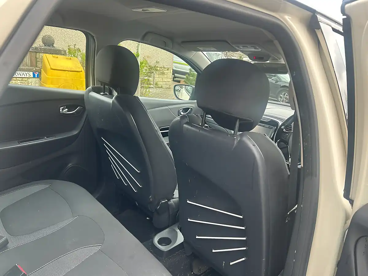 Used 2015 Renault Captur Dynamique Nav White - Interior and Exterior details 13