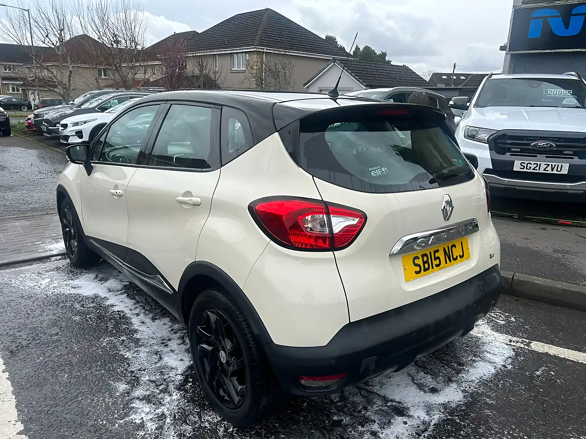 Used 2015 Renault Captur Dynamique Nav White - Interior and Exterior details 3