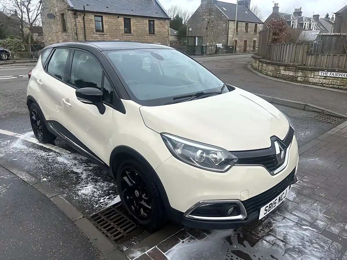 Used 2015 Renault Captur Dynamique Nav White - Interior and Exterior details 4