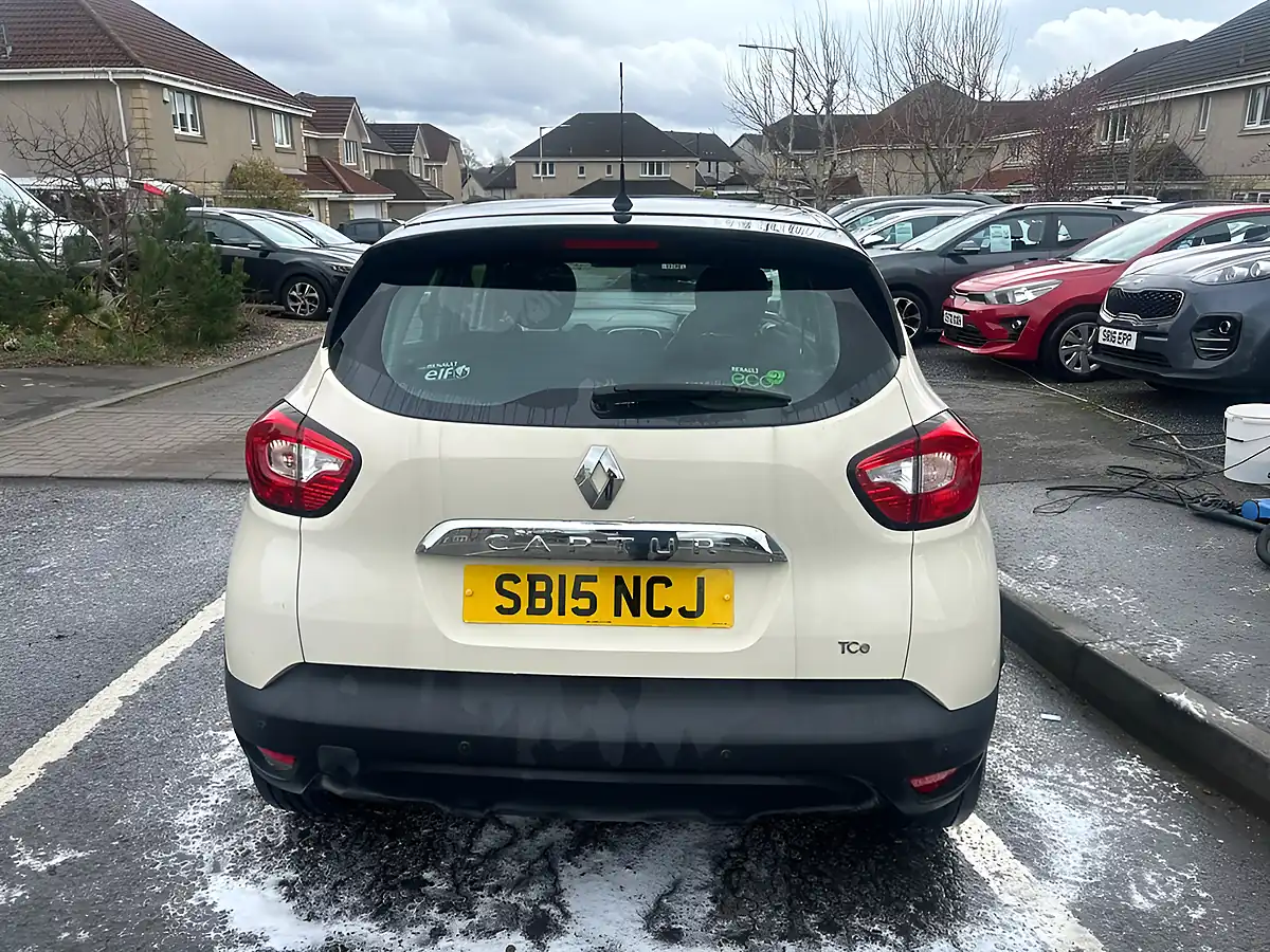 Used 2015 Renault Captur Dynamique Nav White - Interior and Exterior details 7
