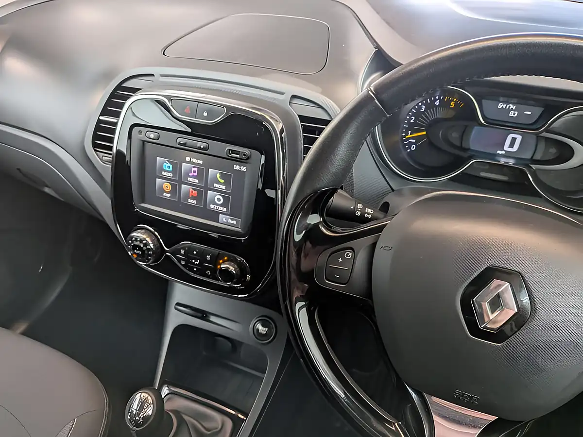 Used 2015 Renault Captur Dynamique S Medianav Black - Interior and Exterior details 10