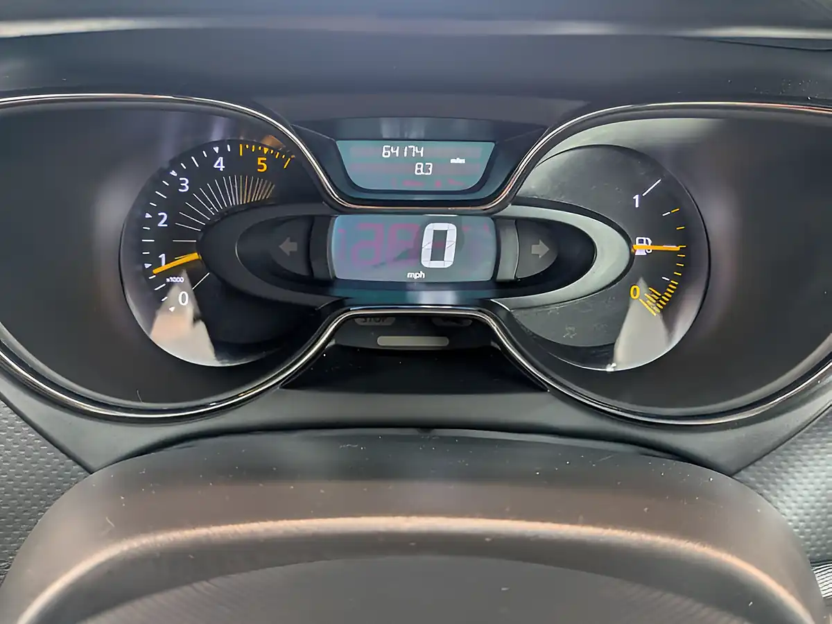 Used 2015 Renault Captur Dynamique S Medianav Black - Interior and Exterior details 11