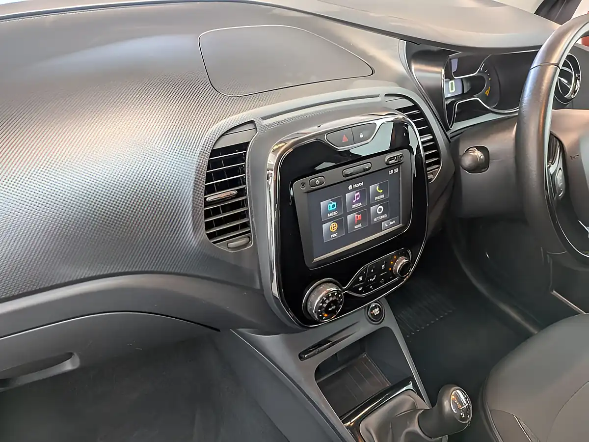 Used 2015 Renault Captur Dynamique S Medianav Black - Interior and Exterior details 17