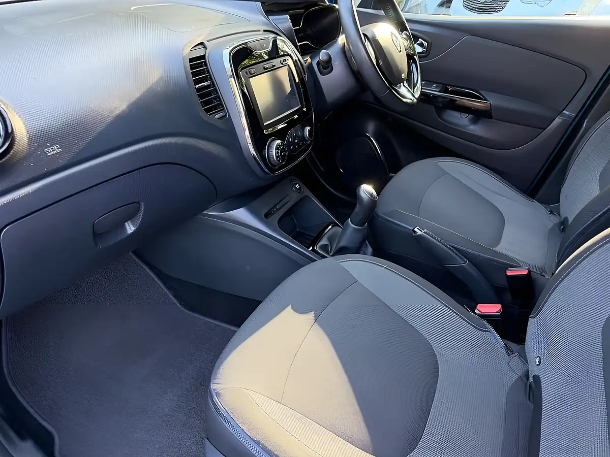 Used 2015 Renault Captur Dynamique S Medianav Blue - Interior and Exterior details 13