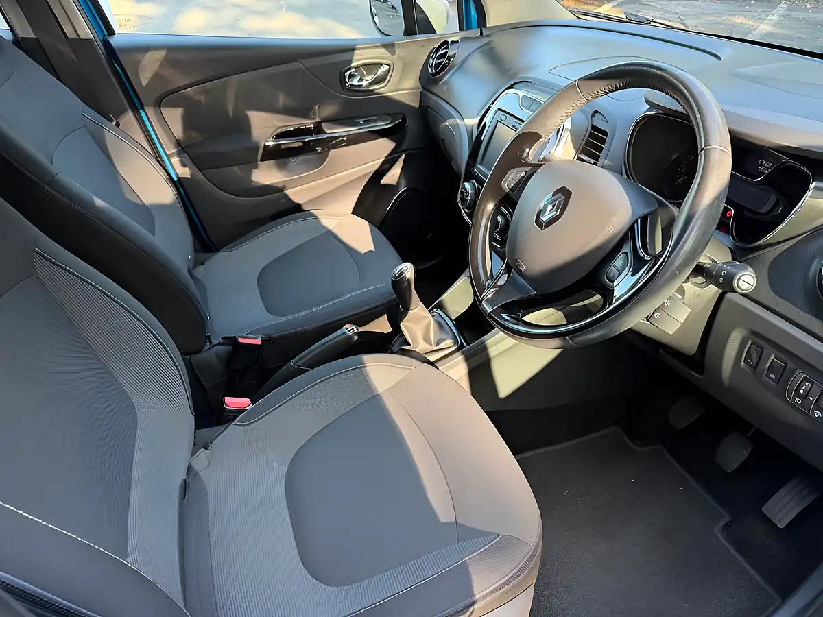 Used 2015 Renault Captur Dynamique S Medianav Blue - Interior and Exterior details 15