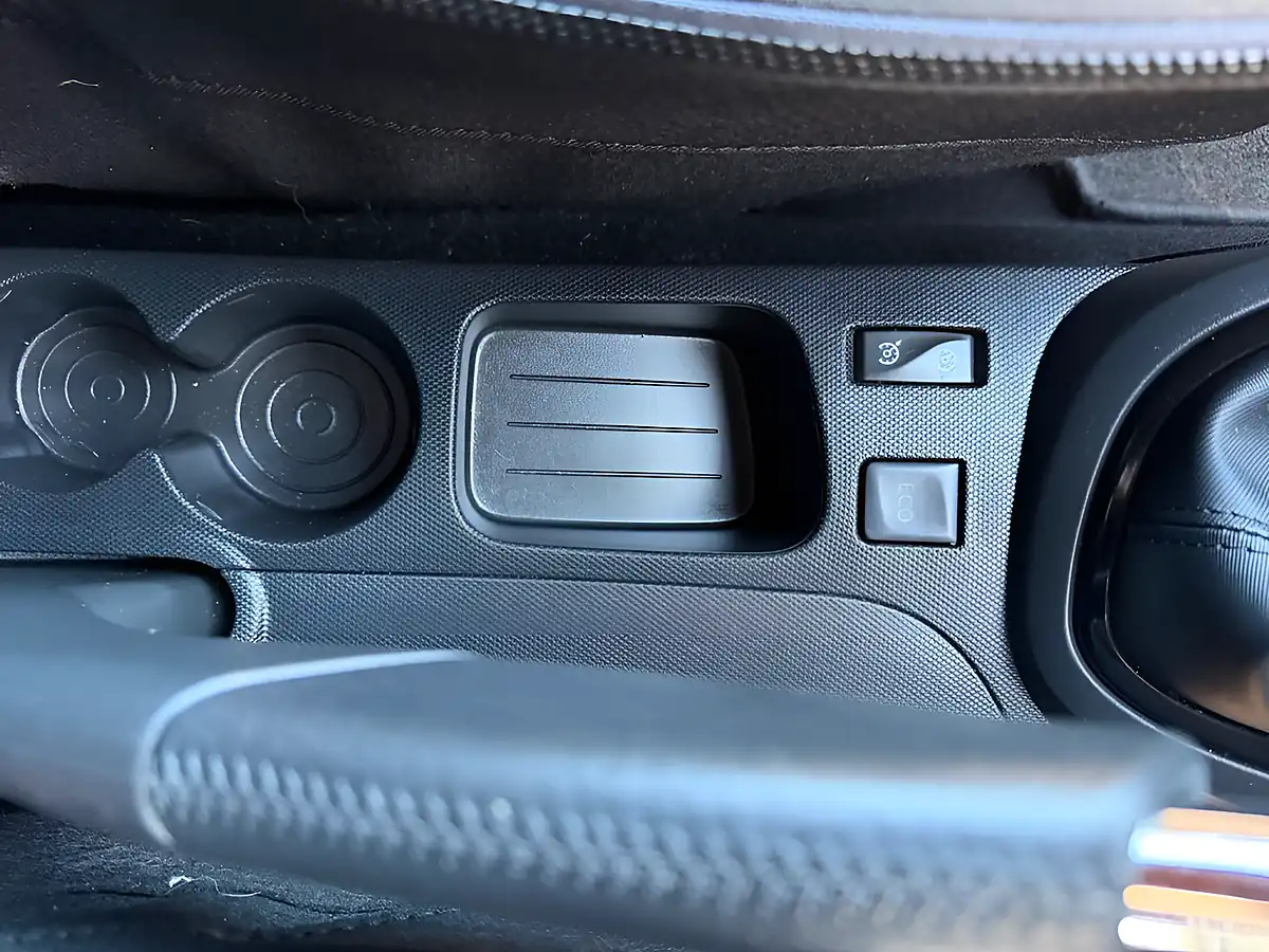 Used 2015 Renault Captur Dynamique S Medianav Blue - Interior and Exterior details 19