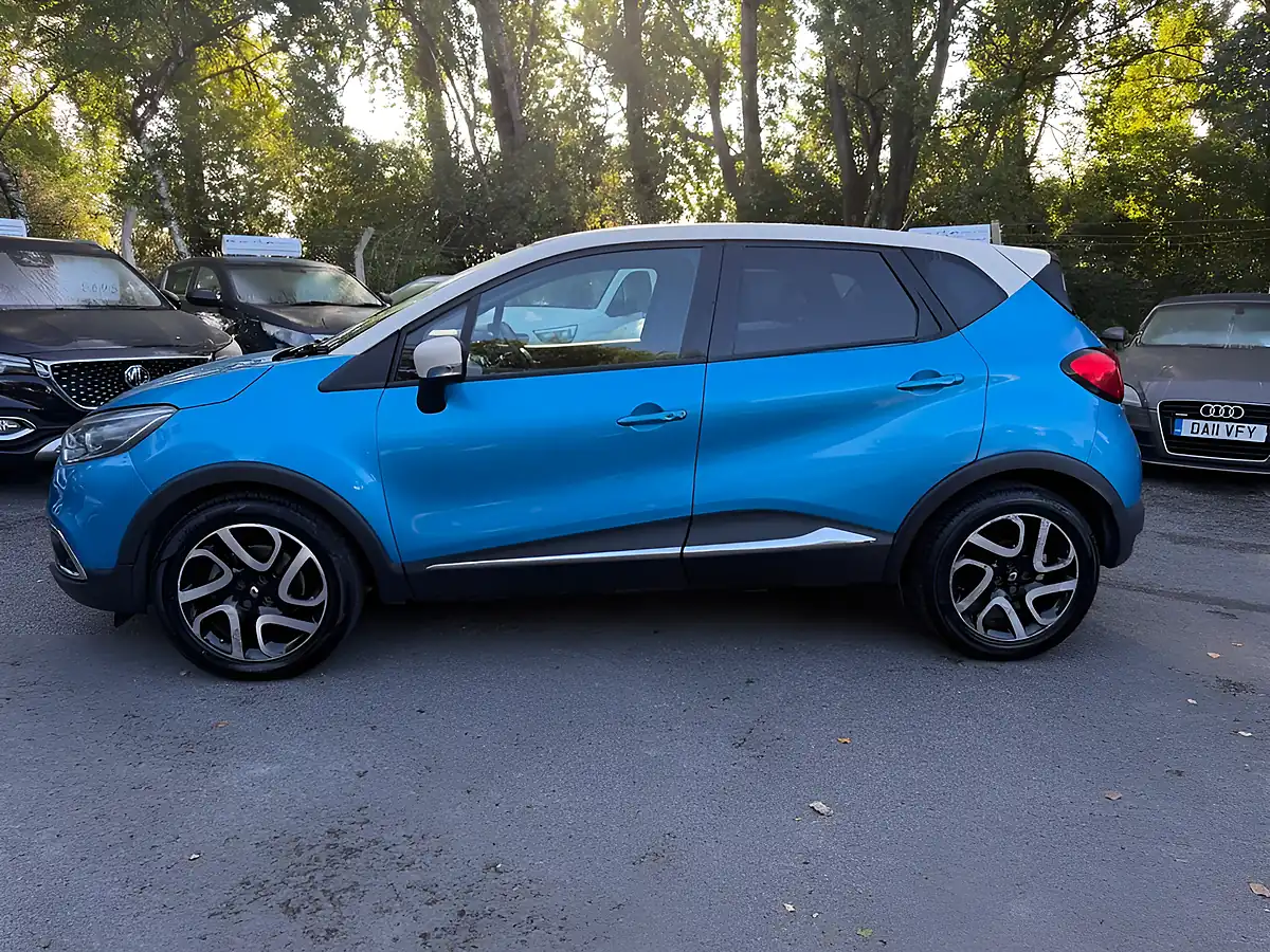 Used 2015 Renault Captur Dynamique S Medianav Blue - Interior and Exterior details 4