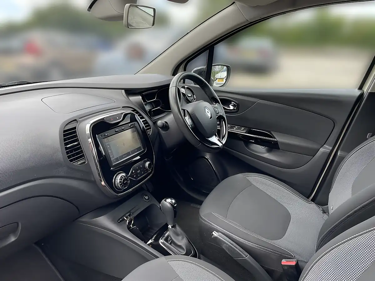 Used 2015 Renault Captur Dynamique S Medianav Ivory With Diamond Black Roof - Interior and Exterior details 12